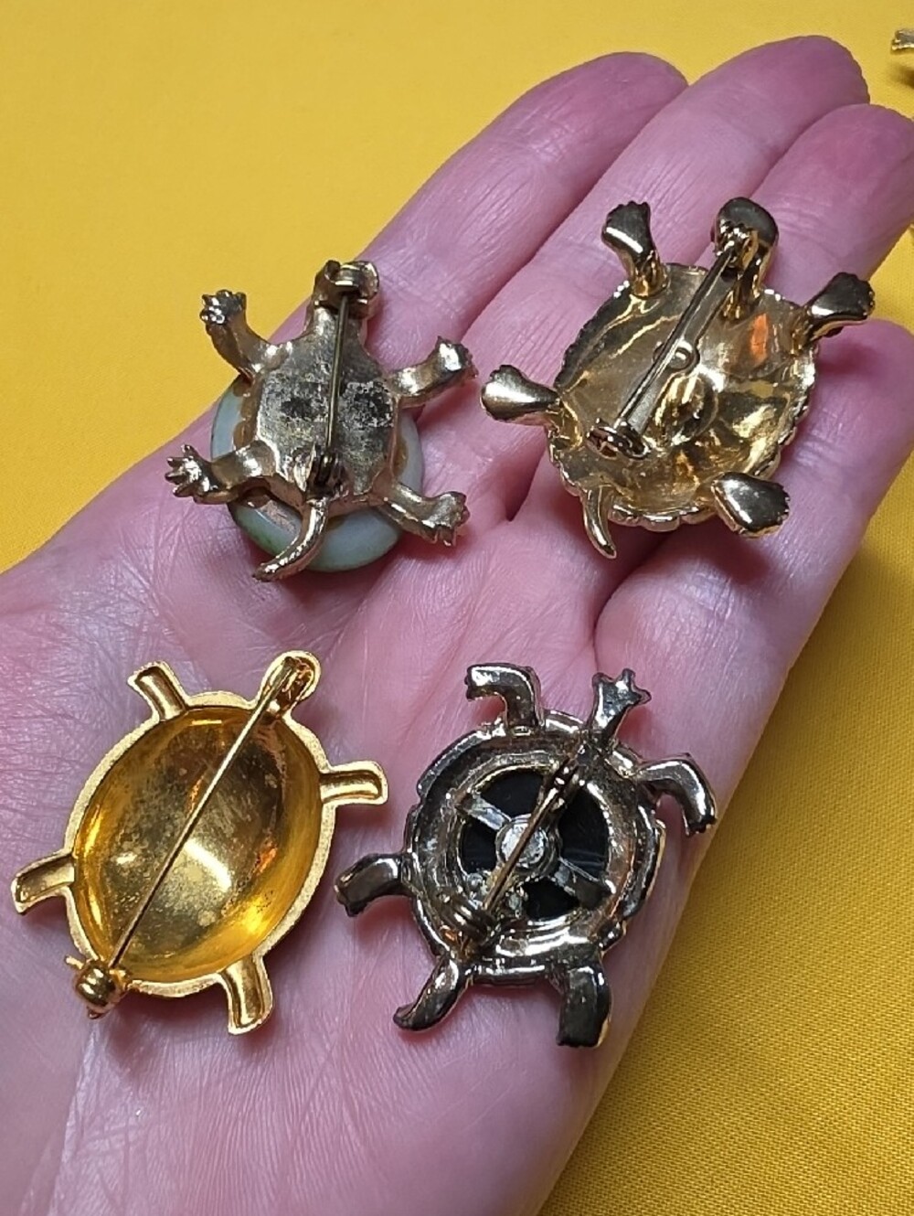 Vtg Costume Jewelry Turtle Lot 12pcs ▪︎ Brooches, Clip Earrings, Pendant - Picture 6 of 9